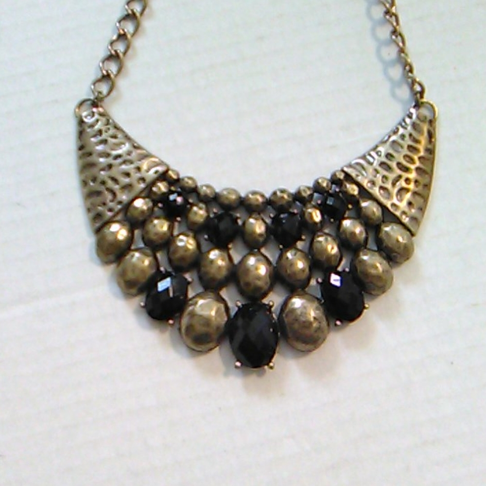 Nwt Black and Bronze Necklace set